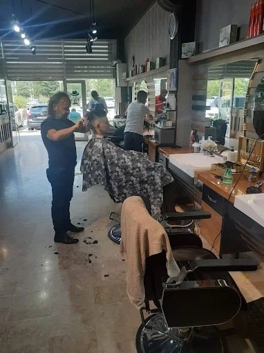 Cengiz Erkek Kuaförü Salon İçi